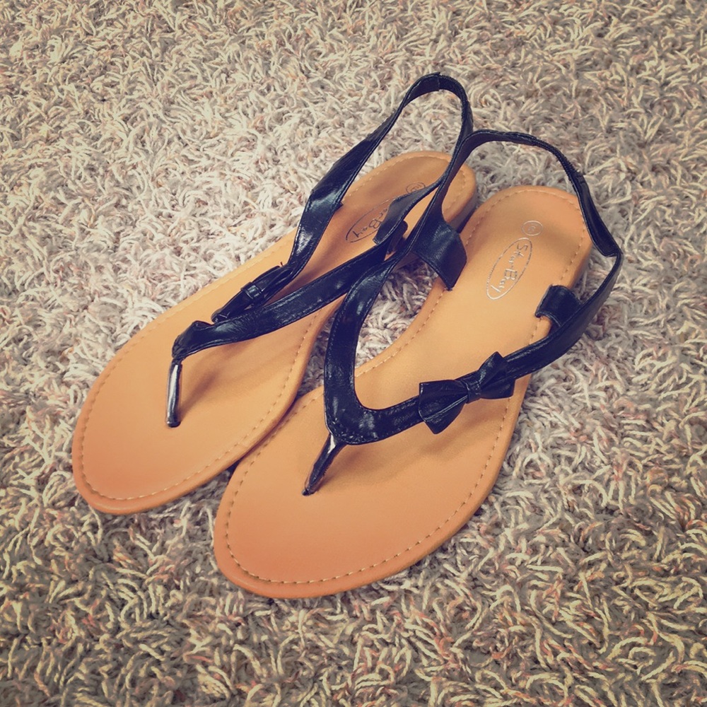 Black thong sandals with bow NWT!